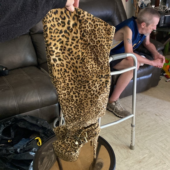 Women’s thigh high boots - Picture 2 of 14